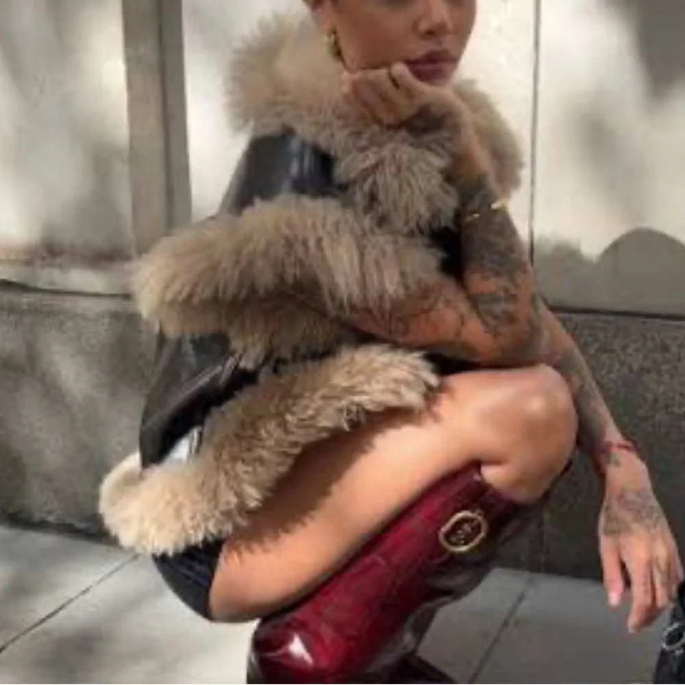 NWT Charlotte Simone leather and fur vest - Picture 3 of 8